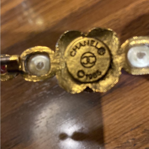 Chanel Gripoix 1985 Bar Brooch w/ Bonus free Chanel wallet 300.00 listed - Picture 4 of 9